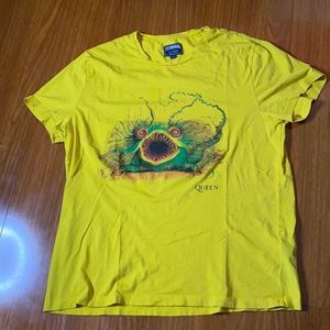 Queen, large, yellow, t shirt